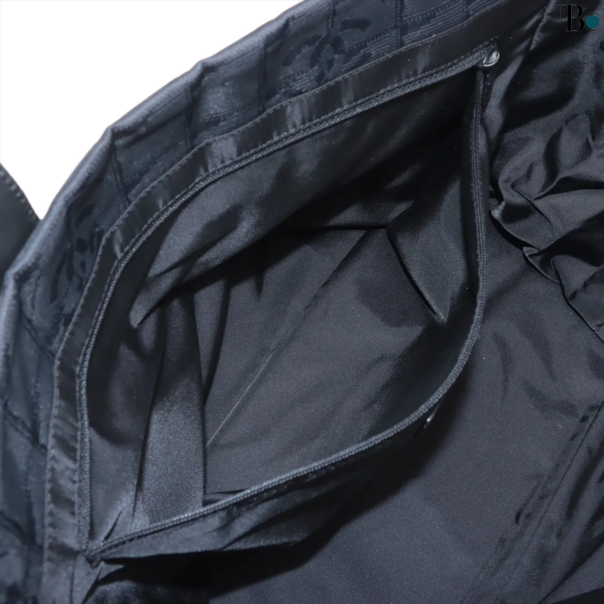 Chanel New Travel Line Nylon x Leather Tote Bag Zwart