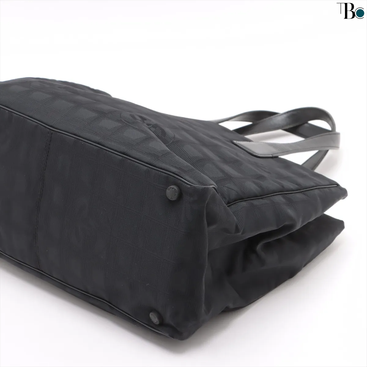 Chanel New Travel Line Nylon x Leather Tote Bag Zwart